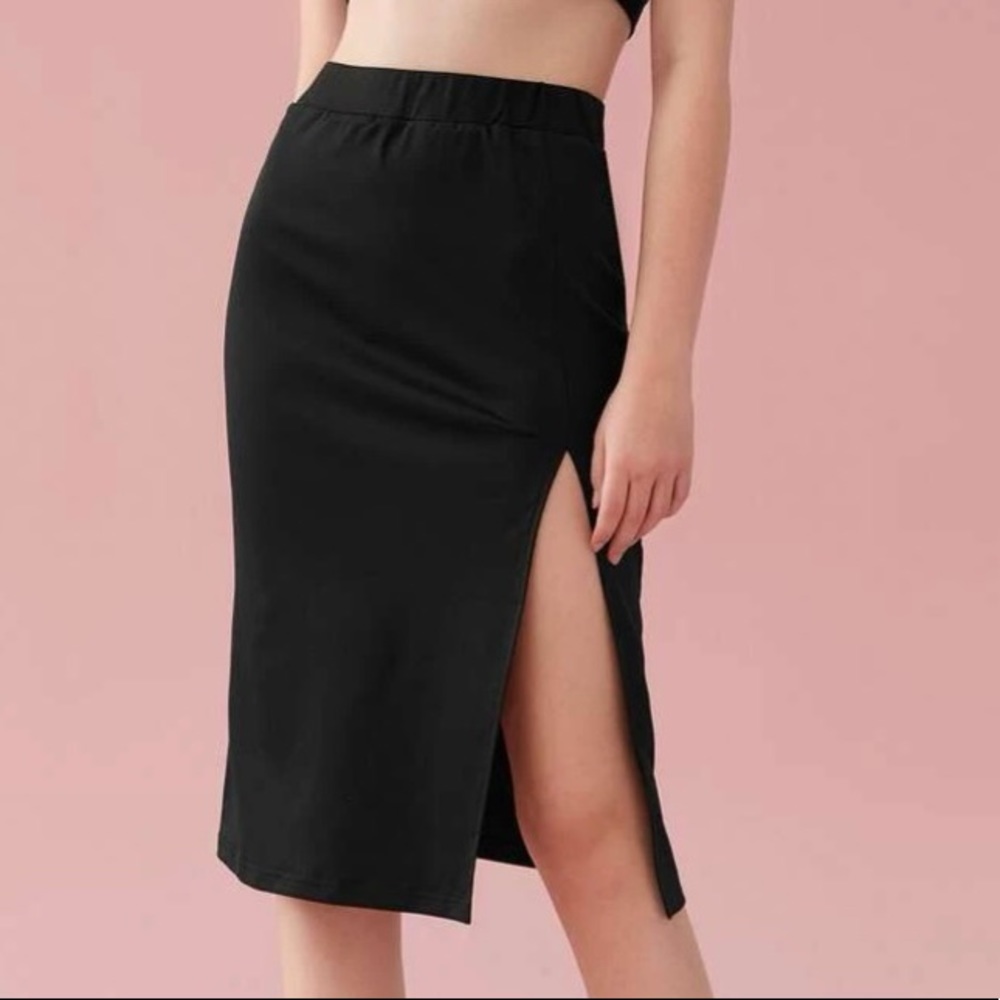 Bodycon midi skirt with slit